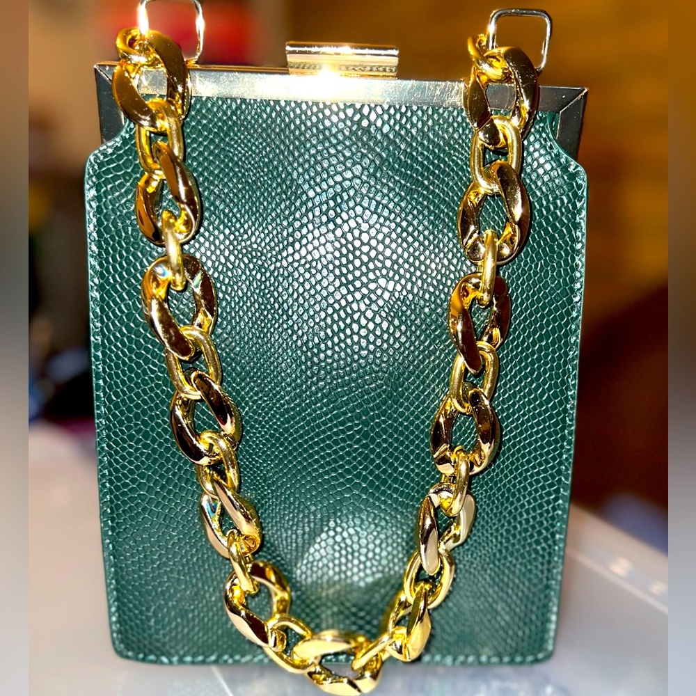 Clutch style purse